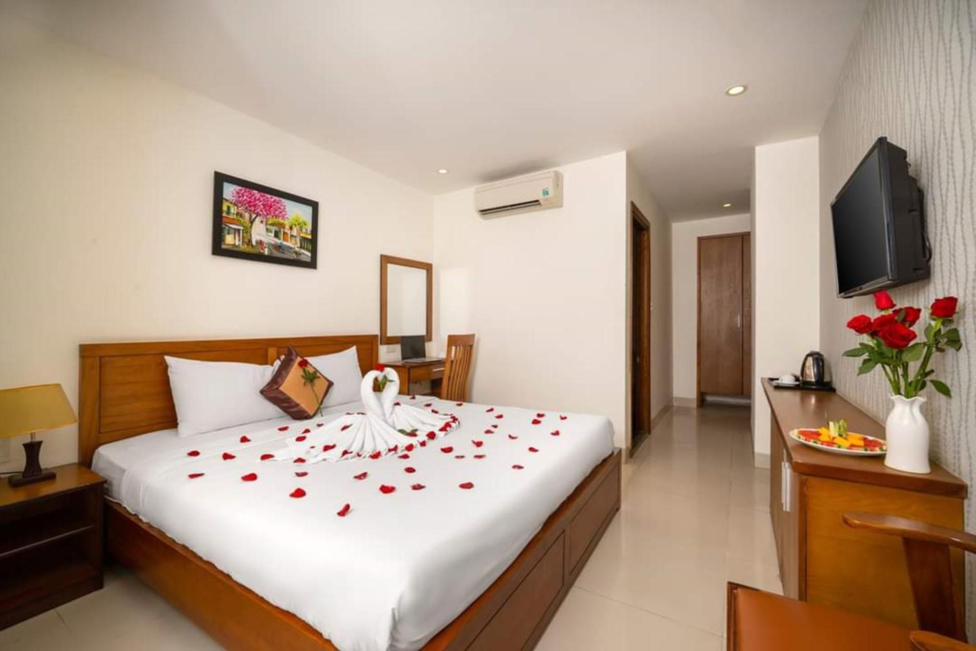 Twilight Beach Hotel Da Nang Exterior photo