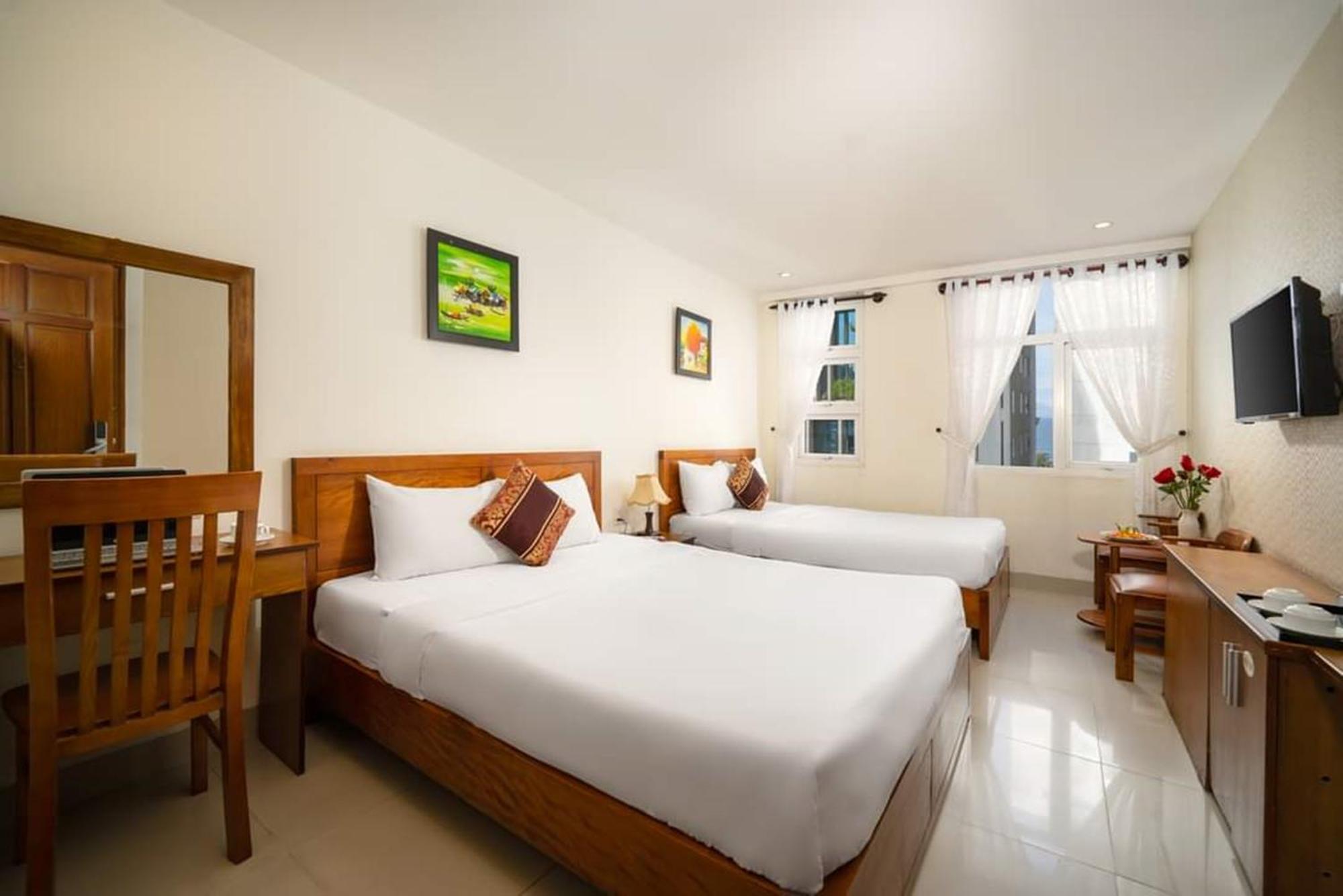 Twilight Beach Hotel Da Nang Exterior photo