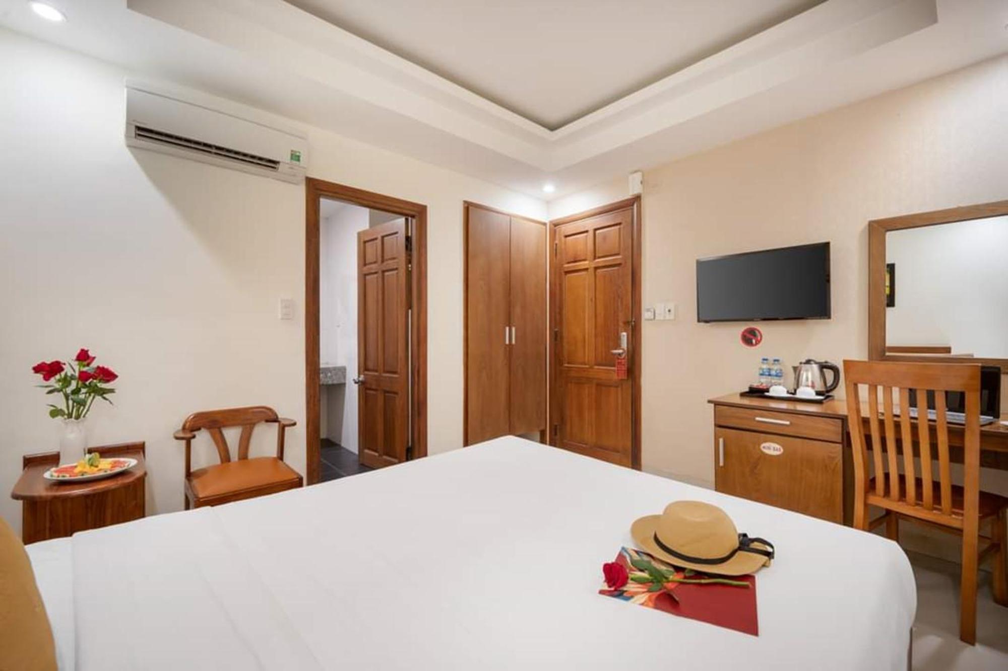 Twilight Beach Hotel Da Nang Exterior photo